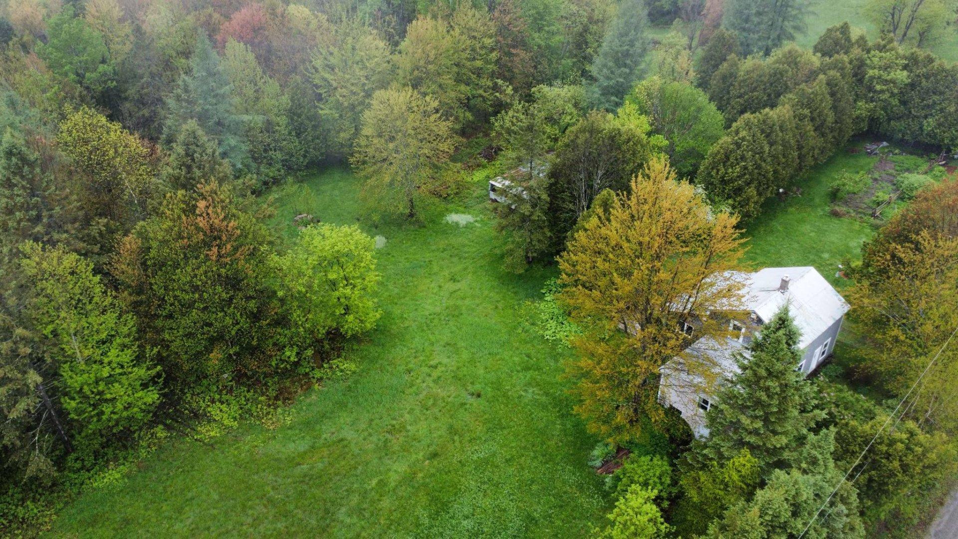 









7052


Ch. Benoit

,
Valcourt - Canton,







QC
J0E2L0

