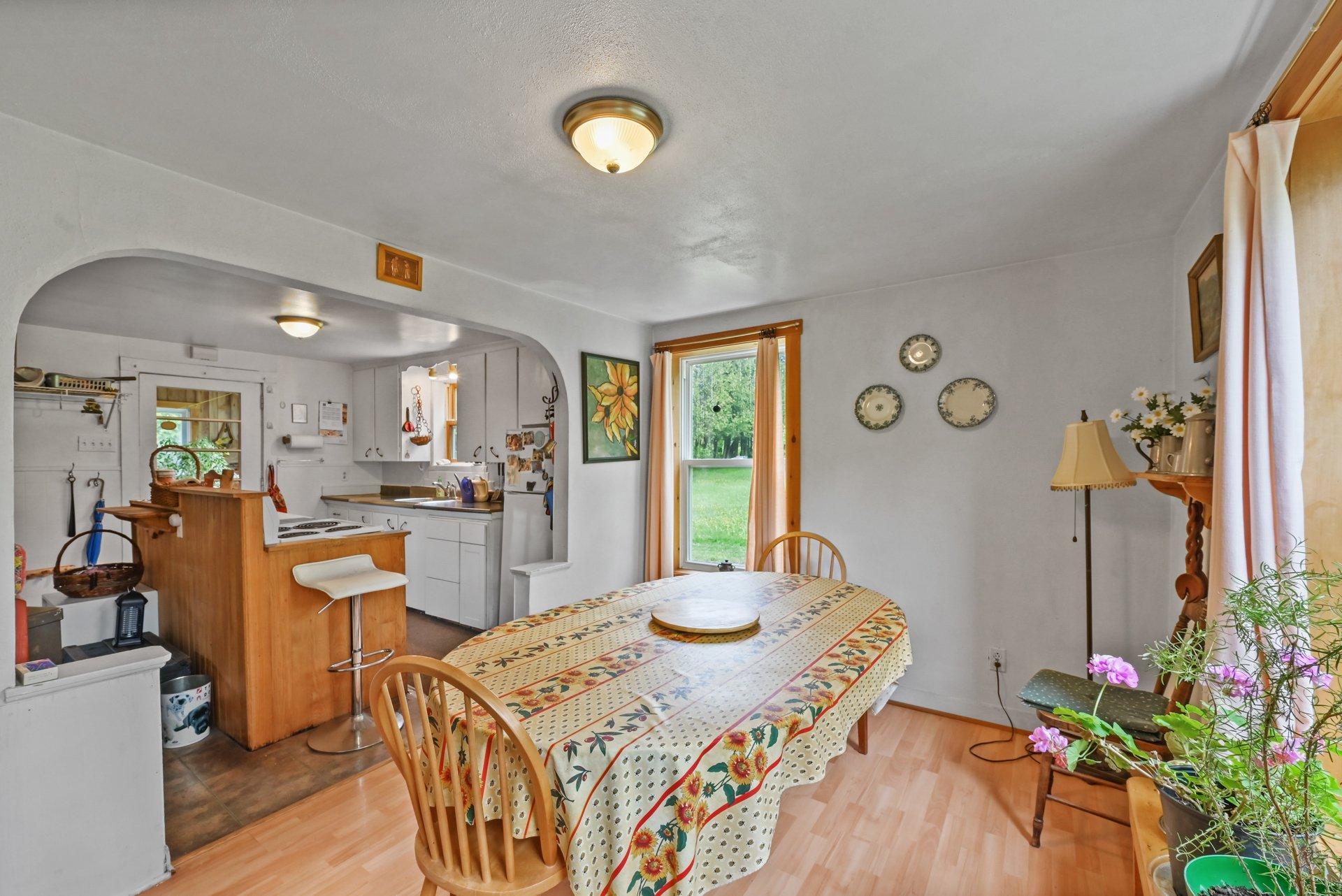 









7052


Ch. Benoit

,
Valcourt - Canton,







QC
J0E2L0

