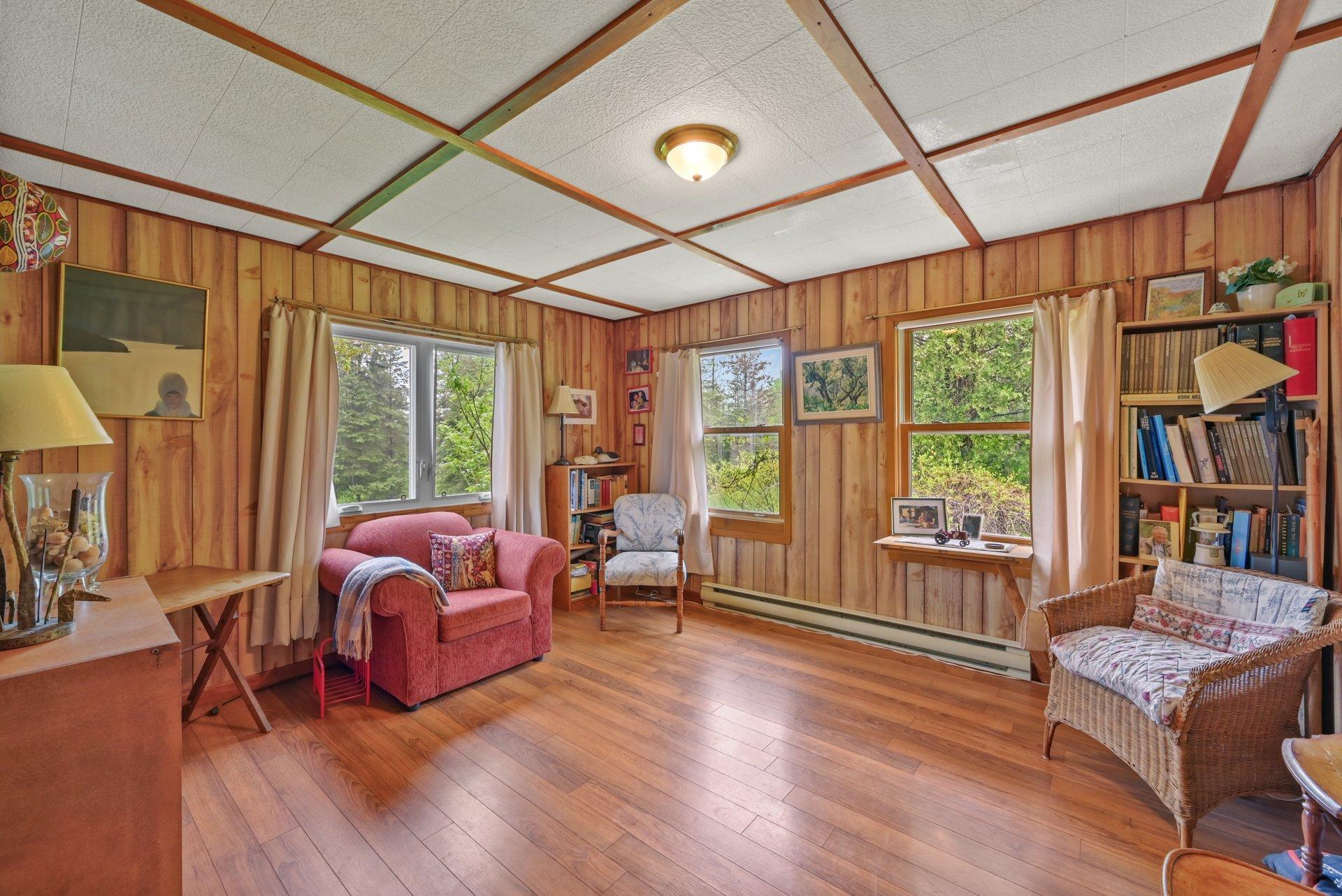 









7052


Ch. Benoit

,
Valcourt - Canton,







QC
J0E2L0

