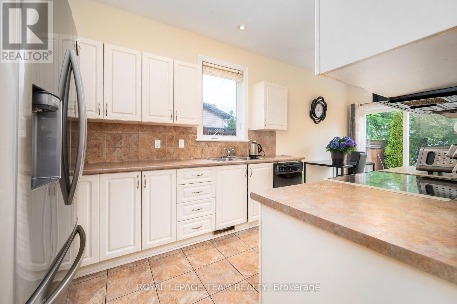 












357 WIDGEON WAY

,
Ottawa,




Ontario
K1T0G1

