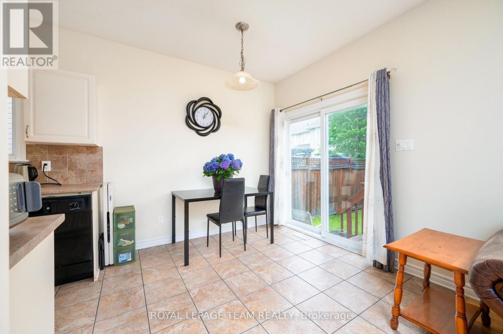 












357 WIDGEON WAY

,
Ottawa,




Ontario
K1T0G1

