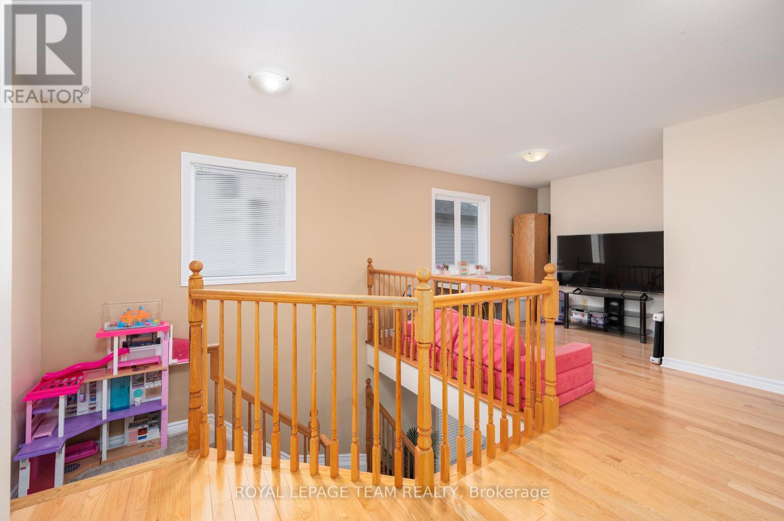 












357 WIDGEON WAY

,
Ottawa,




Ontario
K1T0G1

