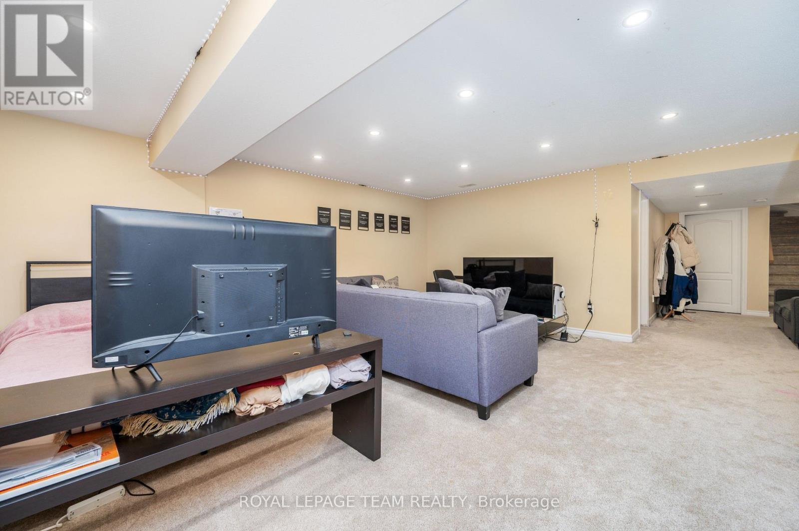 












357 WIDGEON WAY

,
Ottawa,




Ontario
K1T0G1

