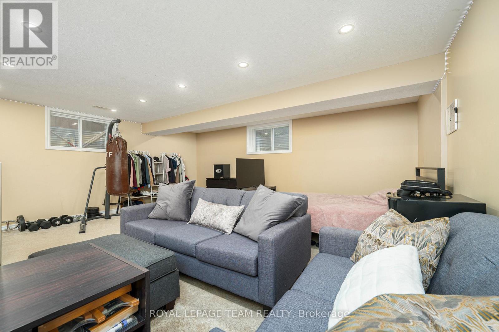 












357 WIDGEON WAY

,
Ottawa,




Ontario
K1T0G1

