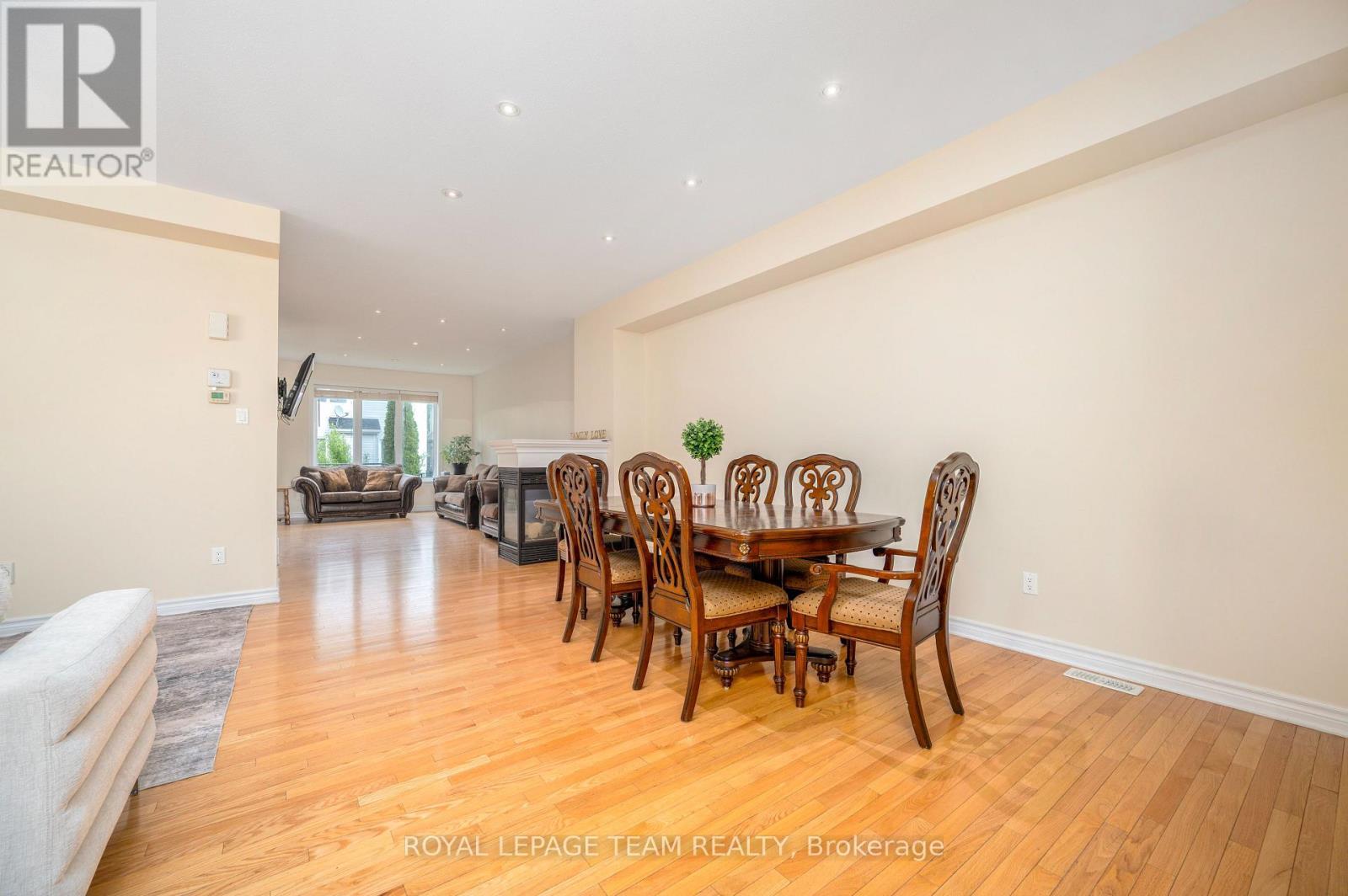 












357 WIDGEON WAY

,
Ottawa,




Ontario
K1T0G1

