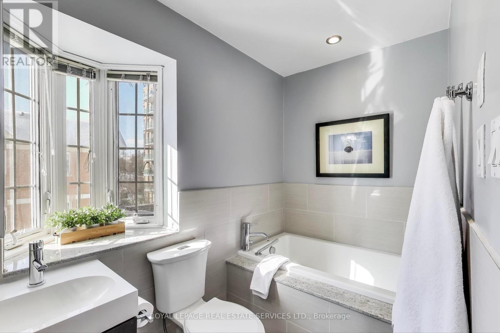 












10 - 210 MANITOBA STREET

,
Toronto,




Ontario
M8Y4G7

