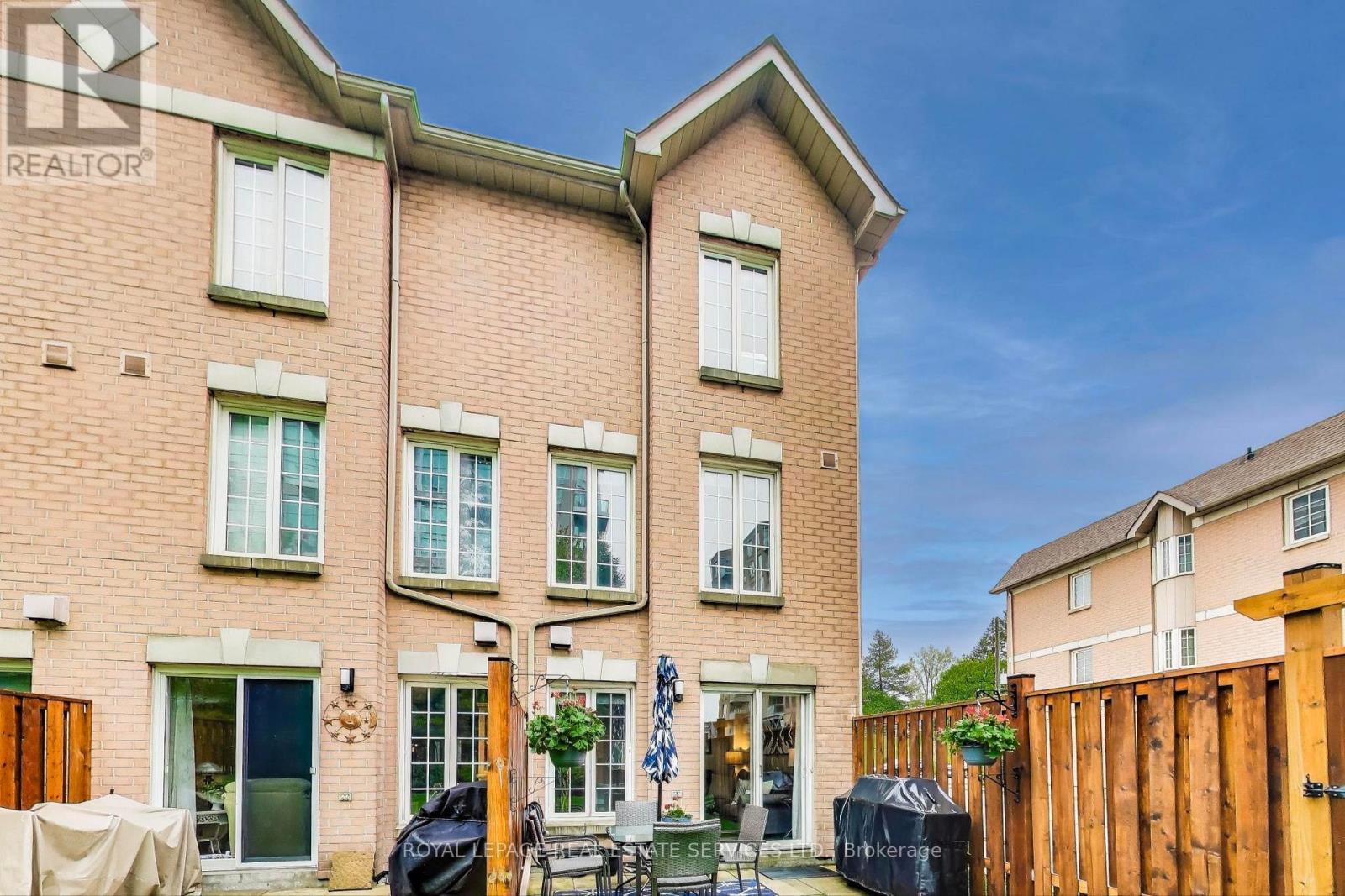 












10 - 210 MANITOBA STREET

,
Toronto,




Ontario
M8Y4G7

