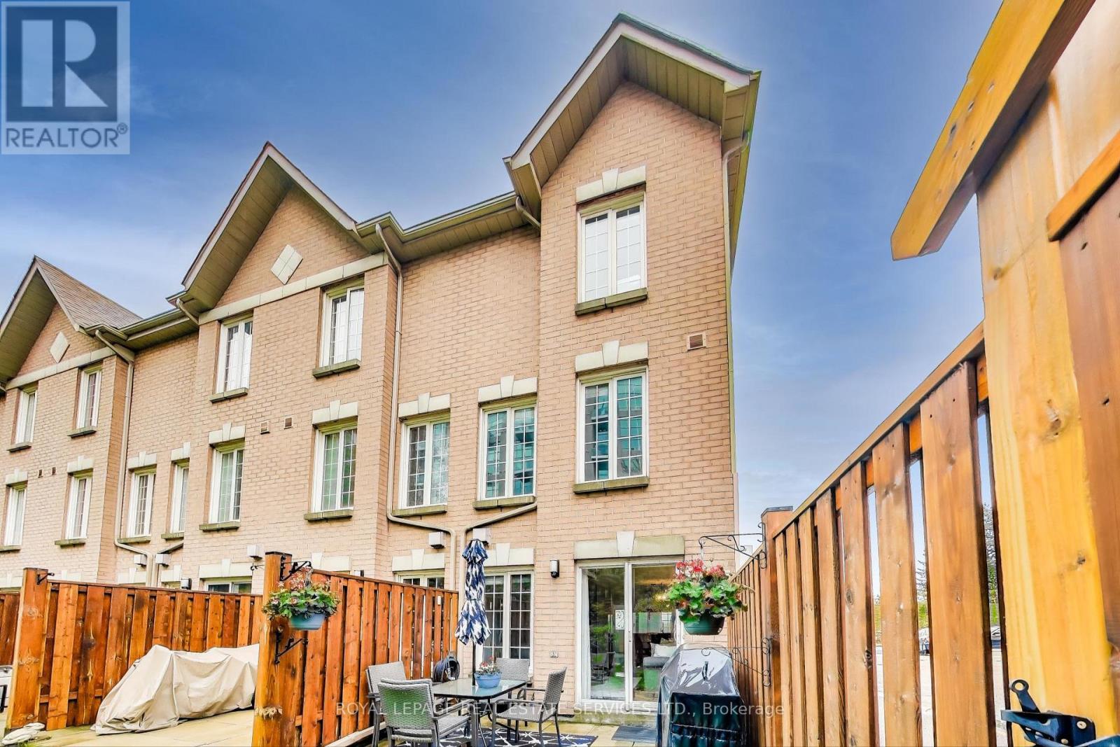 












10 - 210 MANITOBA STREET

,
Toronto,




Ontario
M8Y4G7

