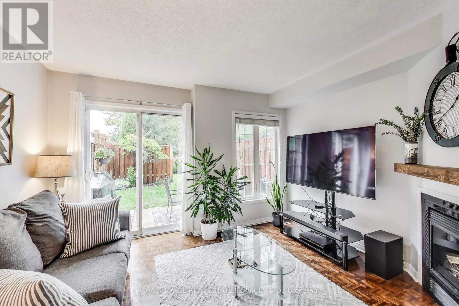












10 - 210 MANITOBA STREET

,
Toronto,




Ontario
M8Y4G7

