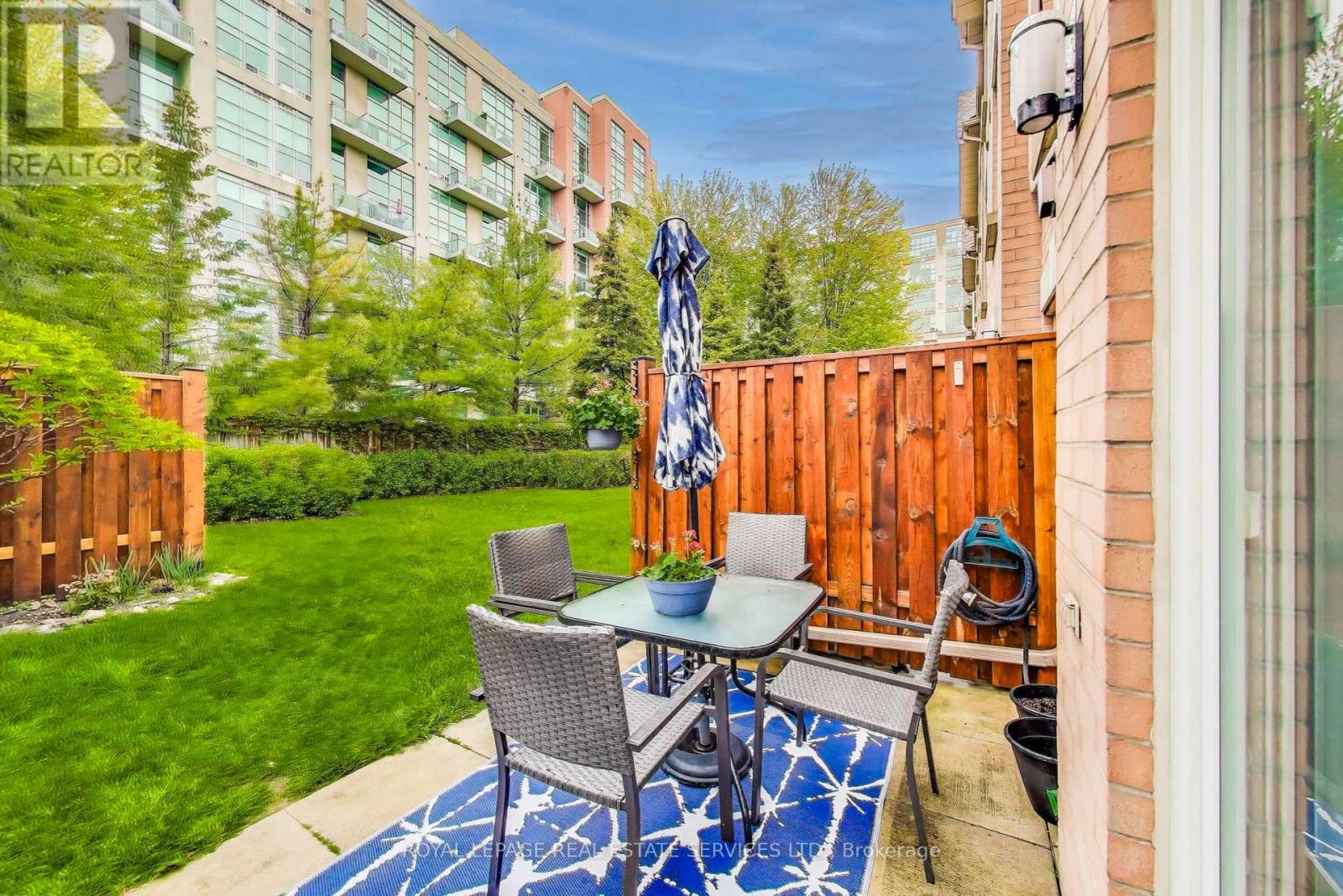 












10 - 210 MANITOBA STREET

,
Toronto,




Ontario
M8Y4G7

