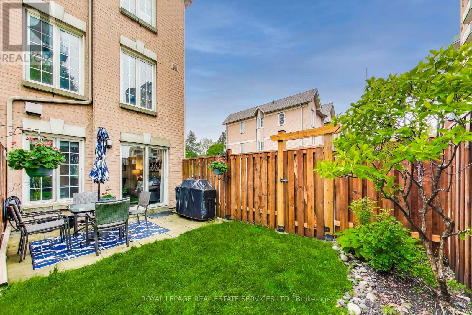 












10 - 210 MANITOBA STREET

,
Toronto,




Ontario
M8Y4G7

