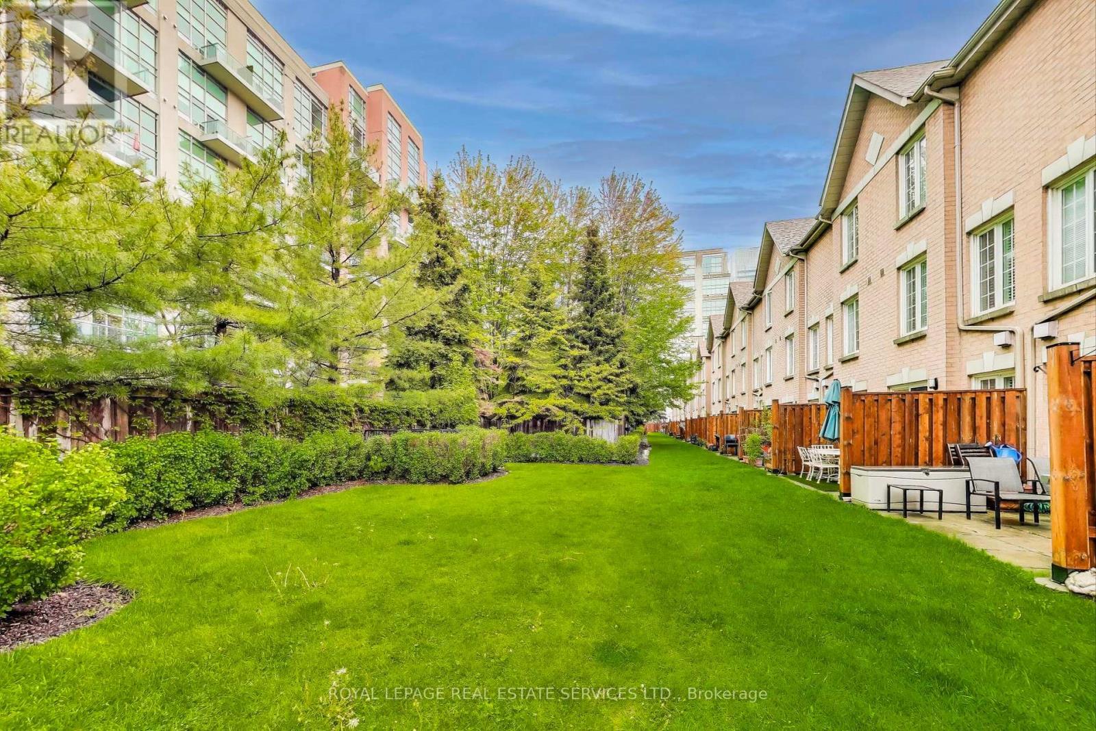 












10 - 210 MANITOBA STREET

,
Toronto,




Ontario
M8Y4G7

