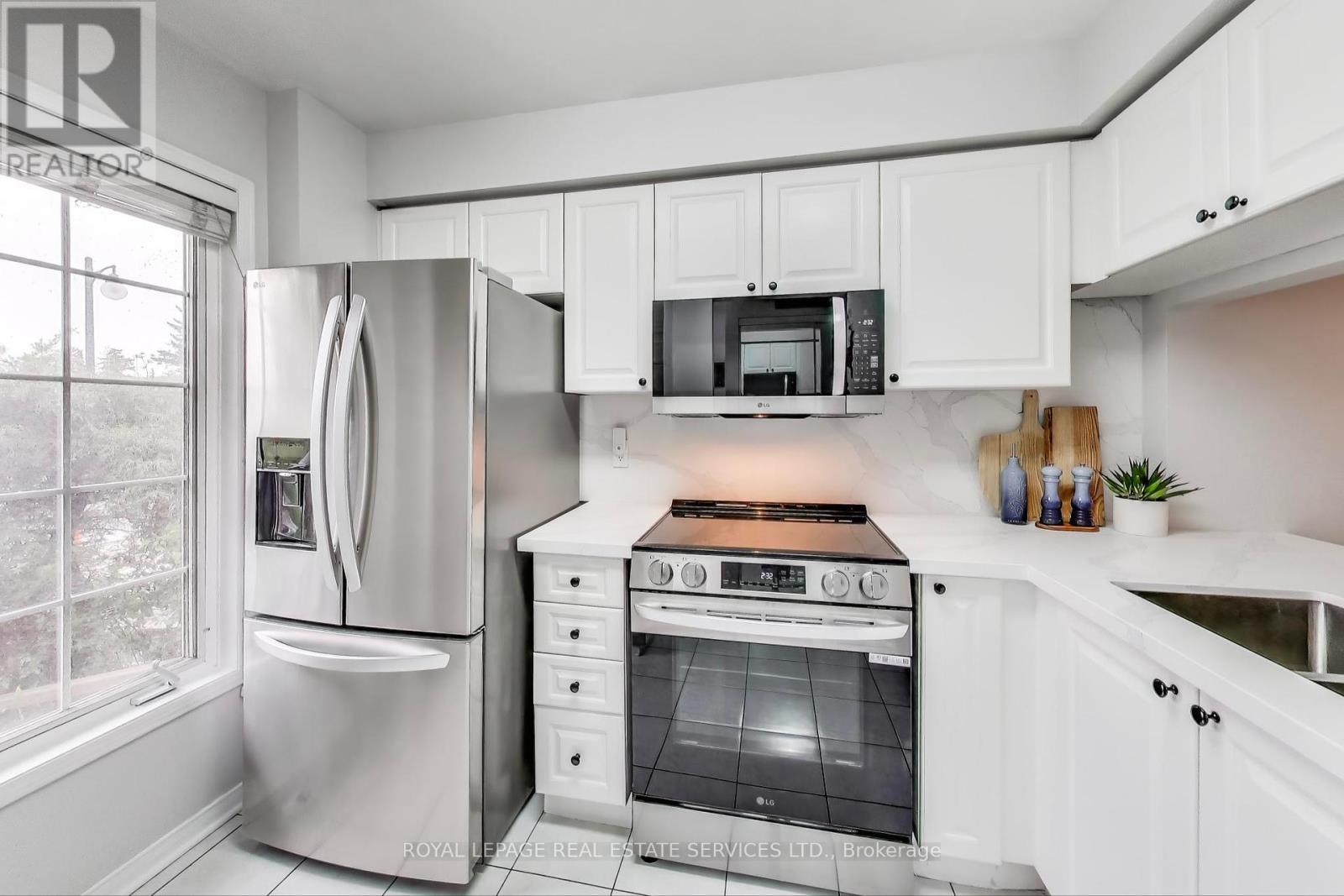 












10 - 210 MANITOBA STREET

,
Toronto,




Ontario
M8Y4G7

