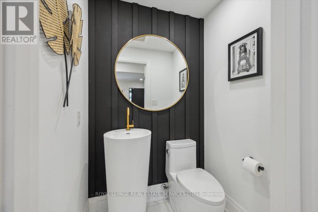 












169 OAKES DRIVE

,
Mississauga,




Ontario
L5G3M2

