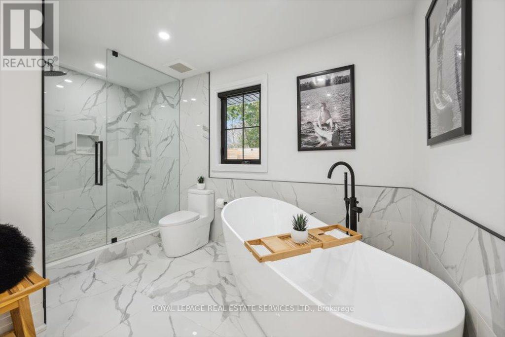 












169 OAKES DRIVE

,
Mississauga,




Ontario
L5G3M2

