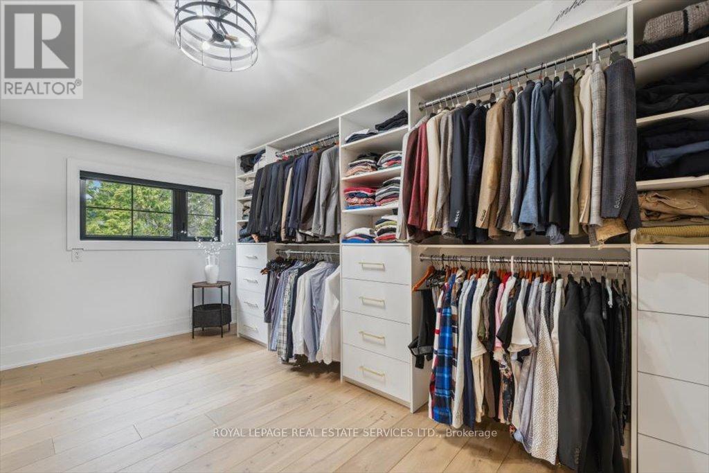 












169 OAKES DRIVE

,
Mississauga,




Ontario
L5G3M2

