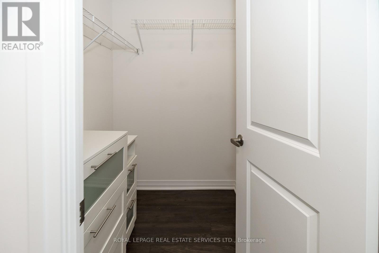 












13 - 650 ATWATER AVENUE

,
Mississauga,




Ontario
L5E3K2

