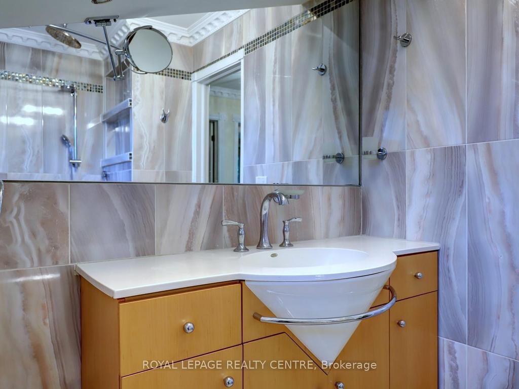 









753


Fletcher Valley

Crescent,
Mississauga,




ON
L5J 2X4


