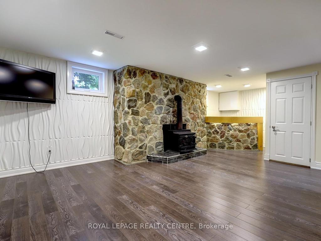 









753


Fletcher Valley

Crescent,
Mississauga,




ON
L5J 2X4

