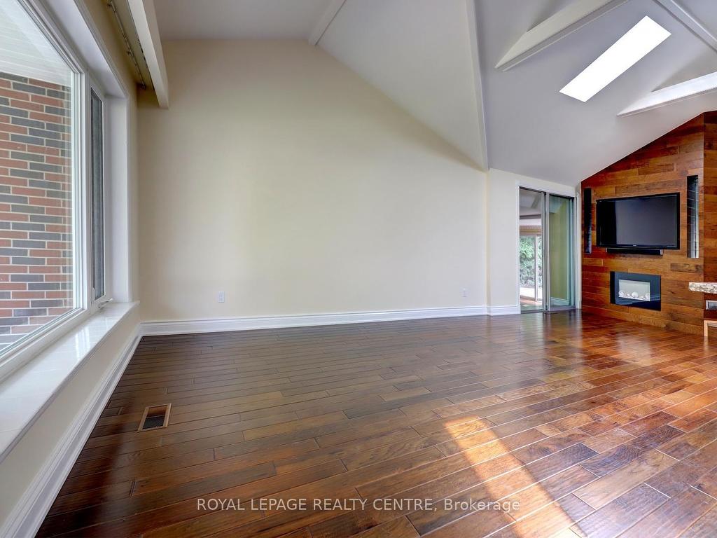 









753


Fletcher Valley

Crescent,
Mississauga,




ON
L5J 2X4

