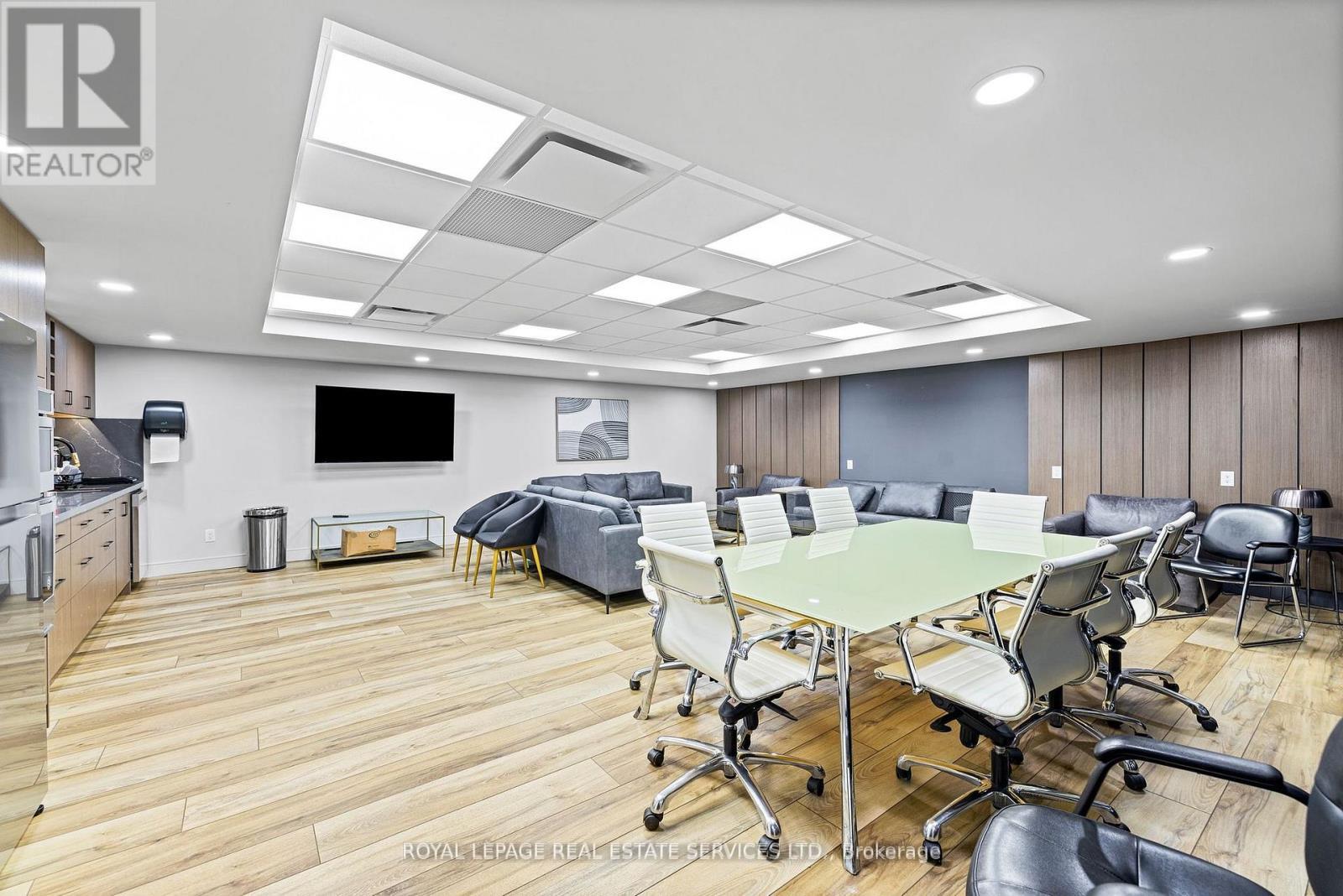 












5850 DIXIE ROAD

,
Mississauga,




Ontario
L4W1E7

