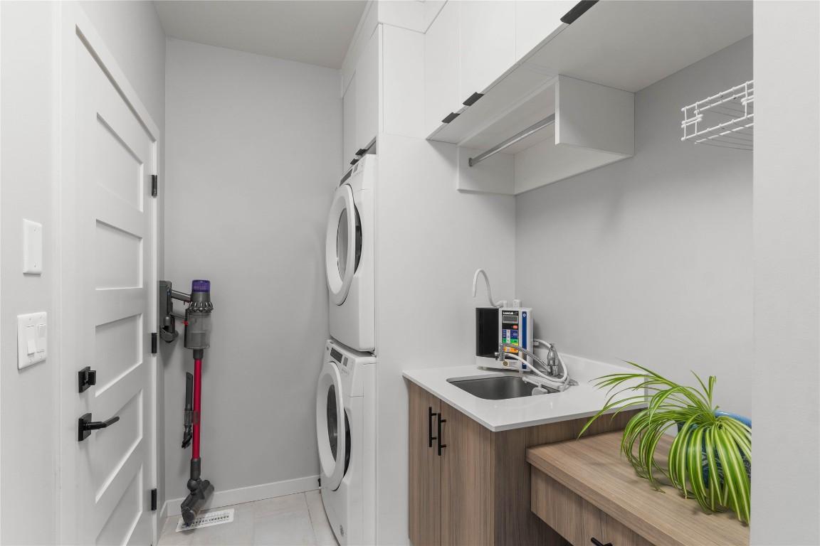 









260


RUE CHEVAL NOIR

, 21,
Kamloops,




BC
V1S 0G1

