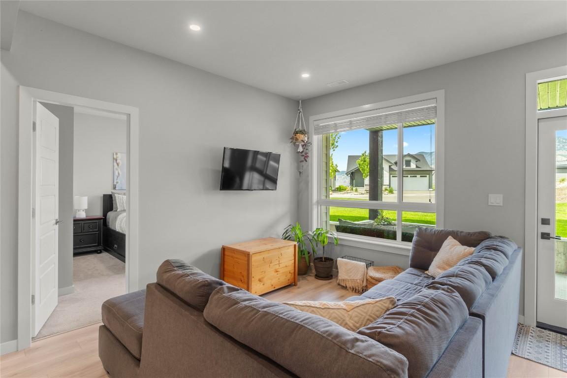 









260


RUE CHEVAL NOIR

, 21,
Kamloops,




BC
V1S 0G1

