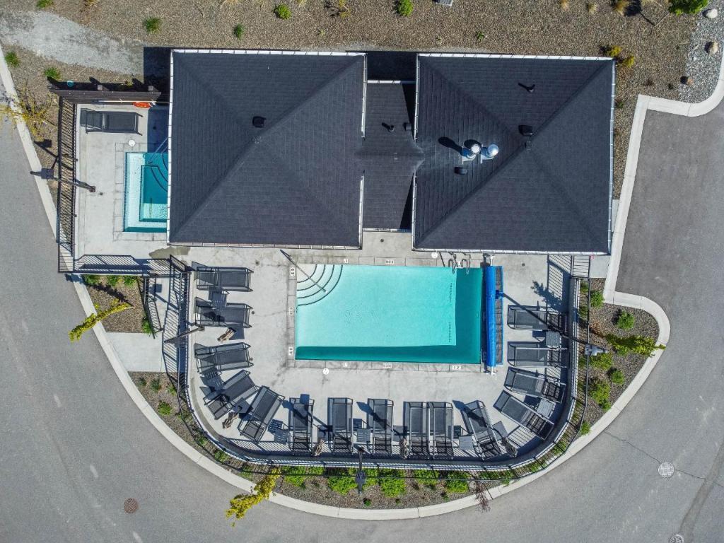 









260


RUE CHEVAL NOIR

, 21,
Kamloops,




BC
V1S 0G1

