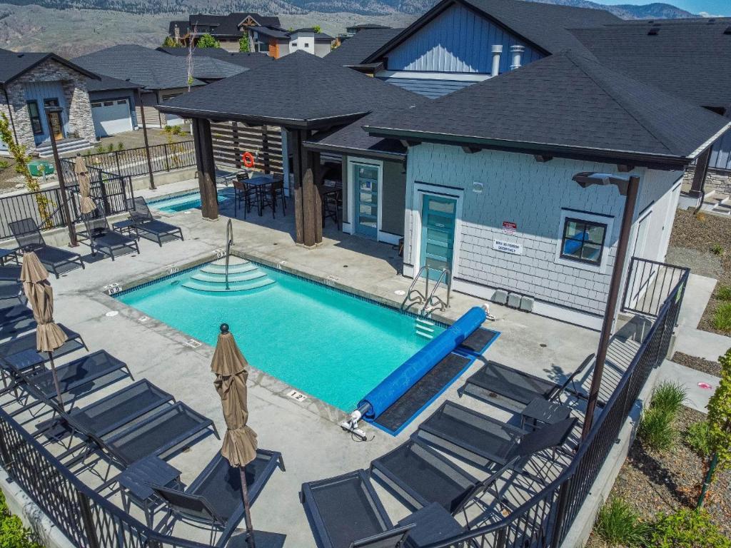 









260


RUE CHEVAL NOIR

, 21,
Kamloops,




BC
V1S 0G1

