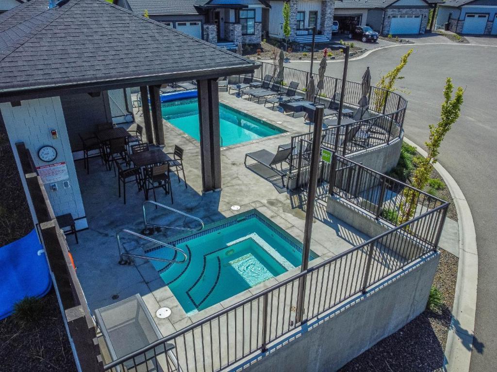 









260


RUE CHEVAL NOIR

, 21,
Kamloops,




BC
V1S 0G1

