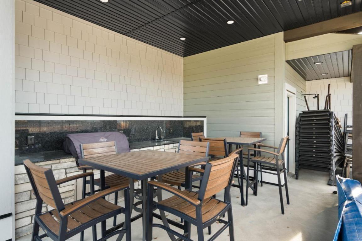 









260


RUE CHEVAL NOIR

, 21,
Kamloops,




BC
V1S 0G1

