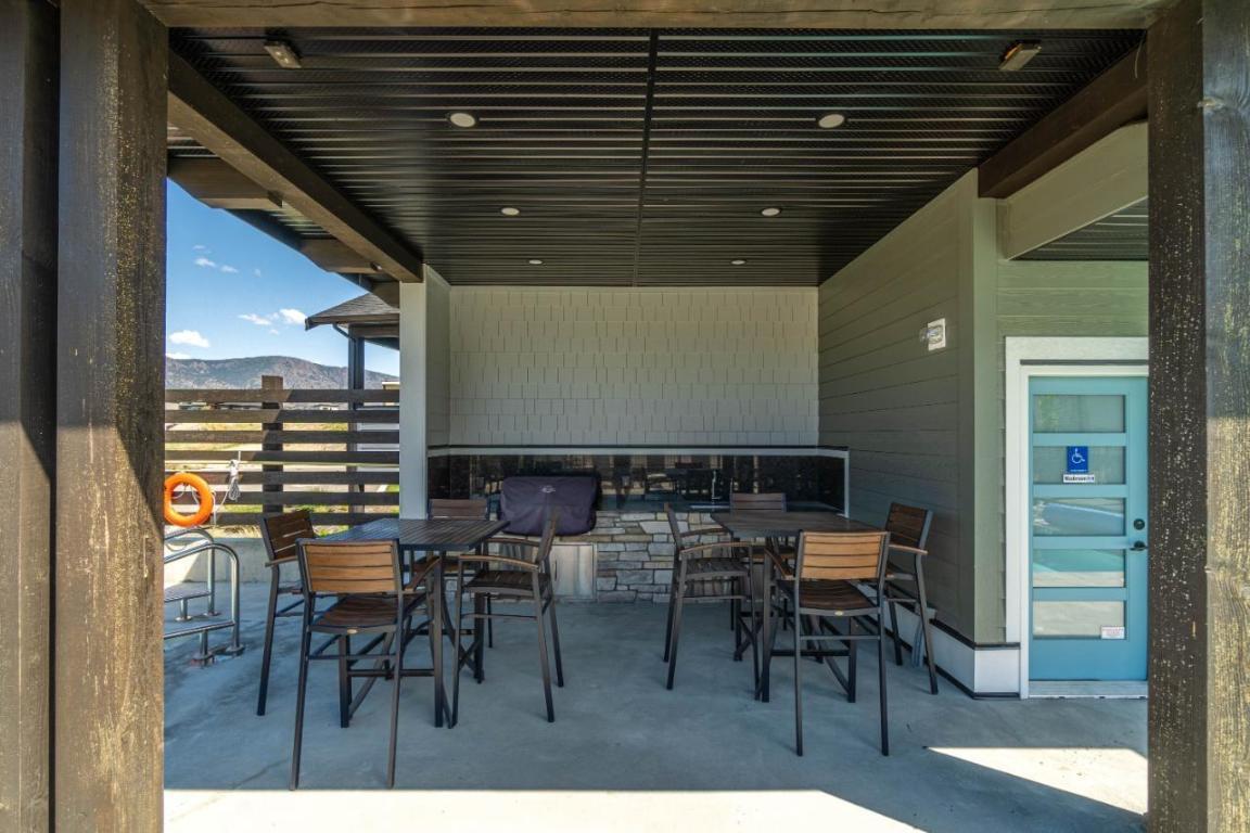 









260


RUE CHEVAL NOIR

, 21,
Kamloops,




BC
V1S 0G1

