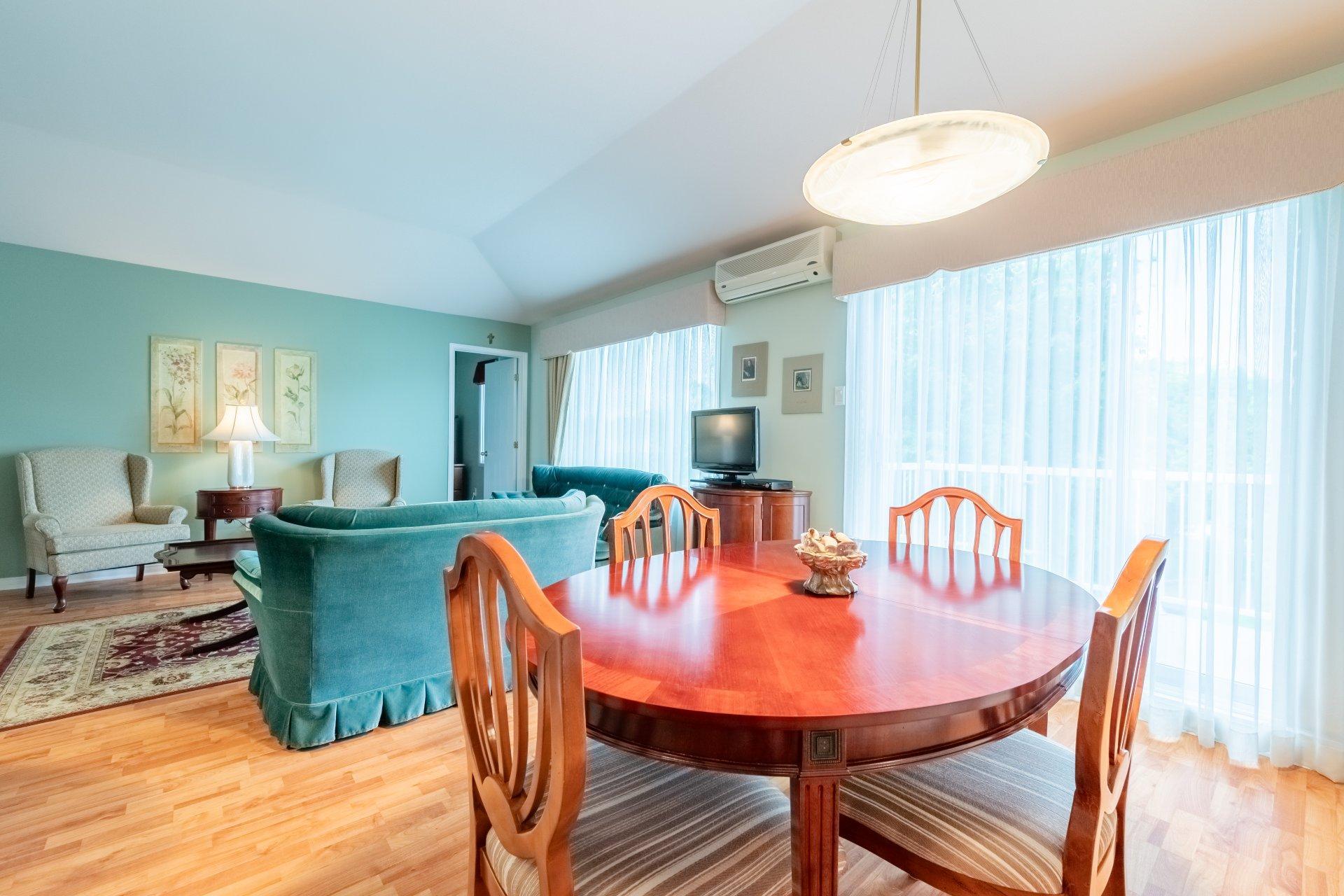 









379


Rue de Vendée

,
Boucherville,




QC
J4B8J2

