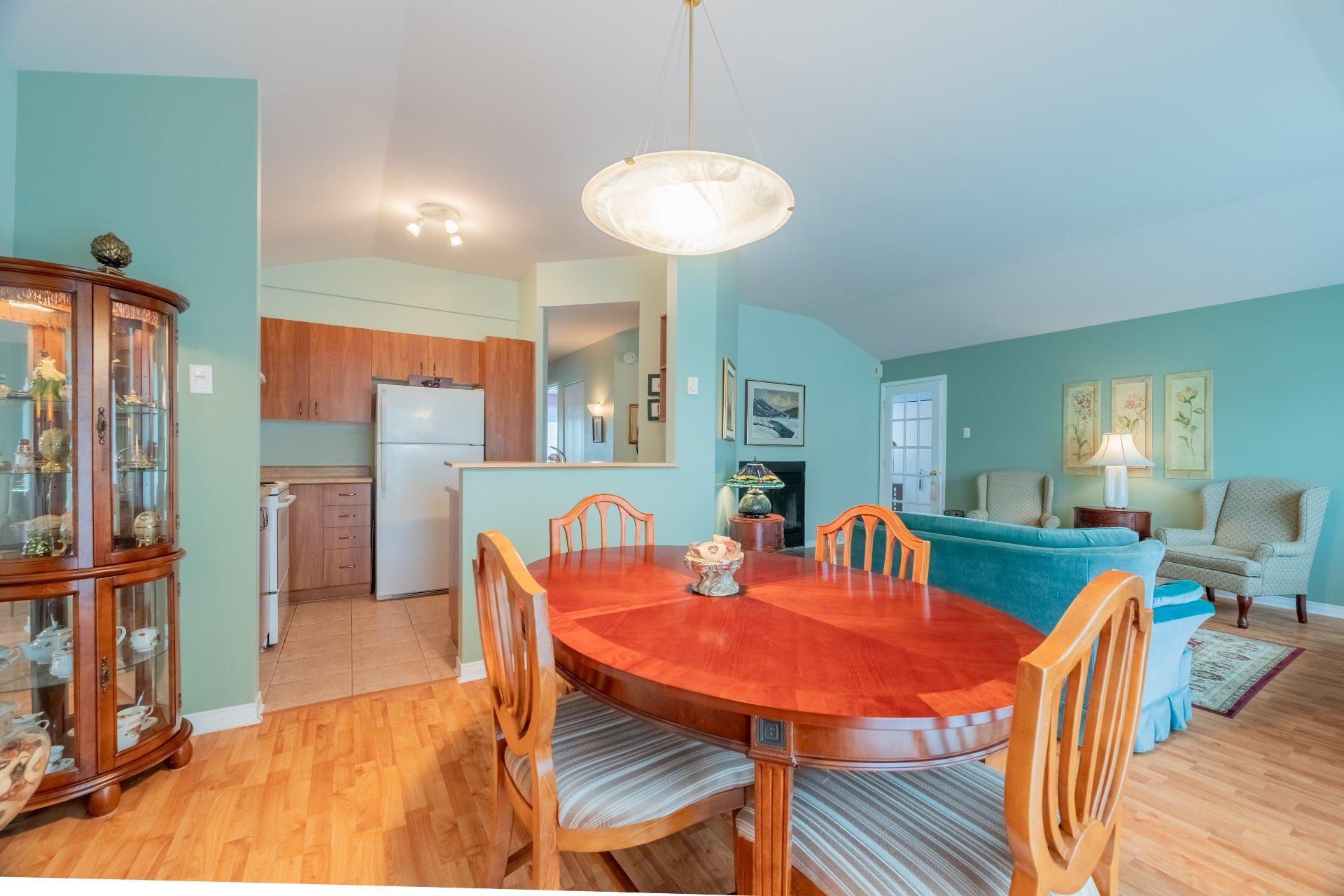 









379


Rue de Vendée

,
Boucherville,




QC
J4B8J2

