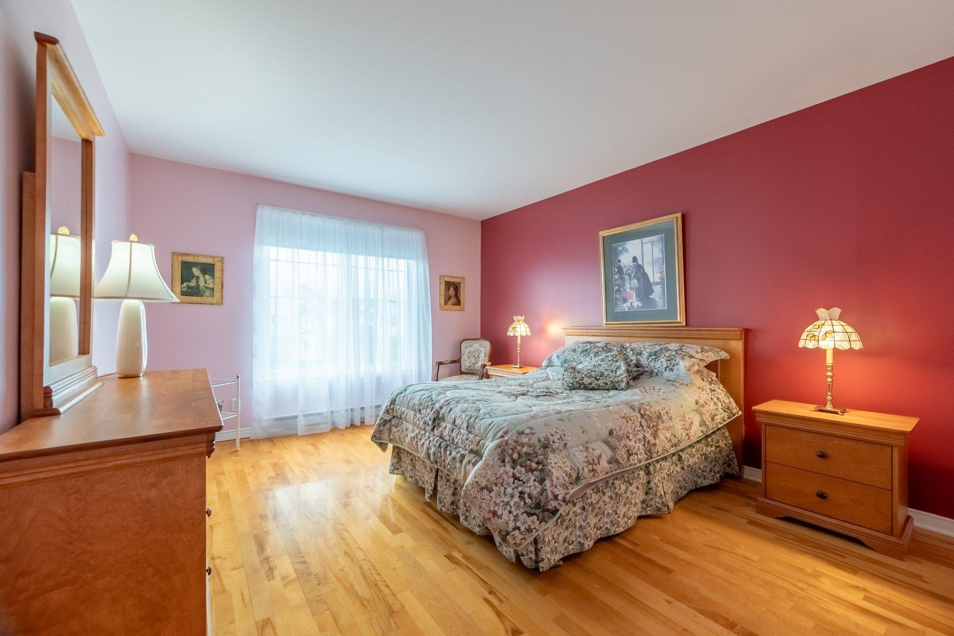 









379


Rue de Vendée

,
Boucherville,




QC
J4B8J2

