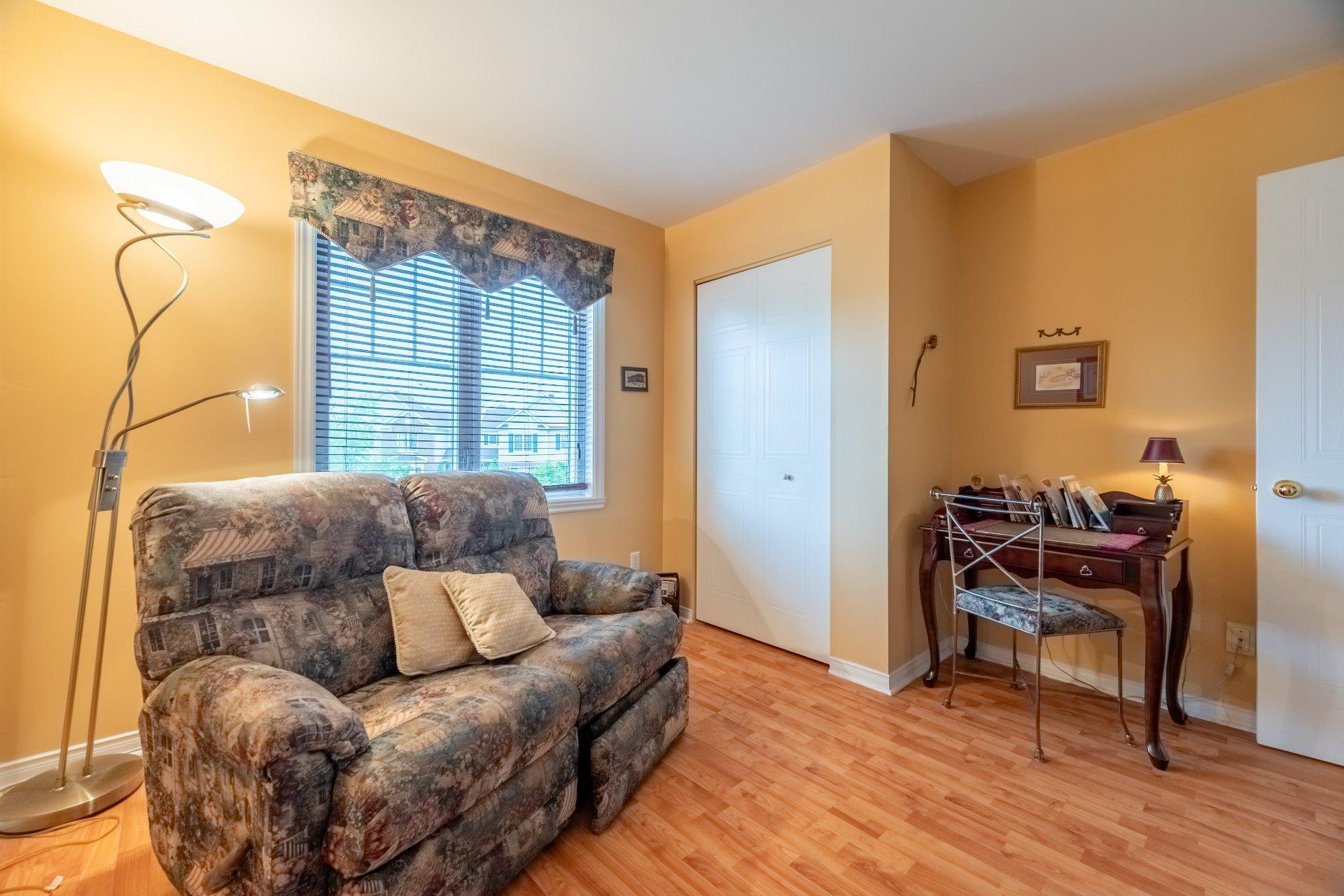 









379


Rue de Vendée

,
Boucherville,




QC
J4B8J2

