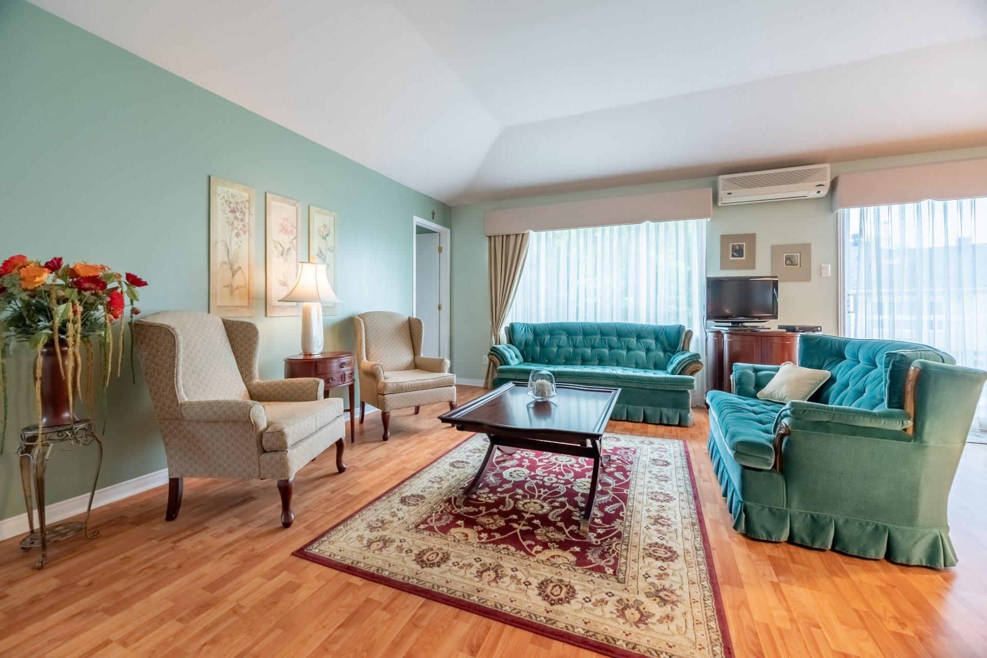 









379


Rue de Vendée

,
Boucherville,




QC
J4B8J2


