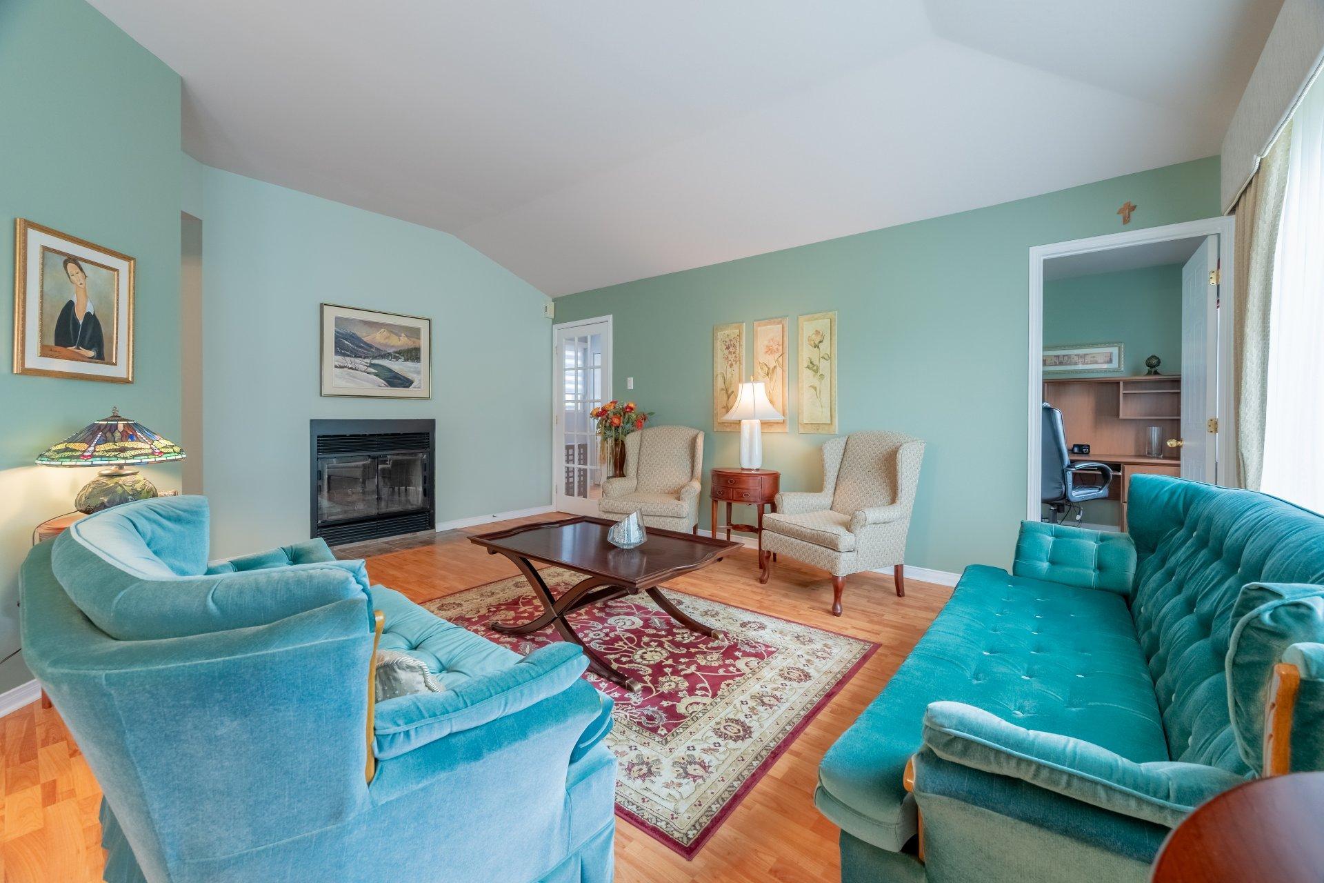 









379


Rue de Vendée

,
Boucherville,




QC
J4B8J2

