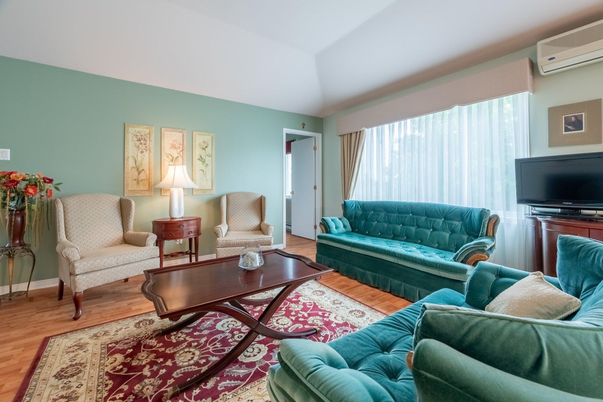 









379


Rue de Vendée

,
Boucherville,




QC
J4B8J2

