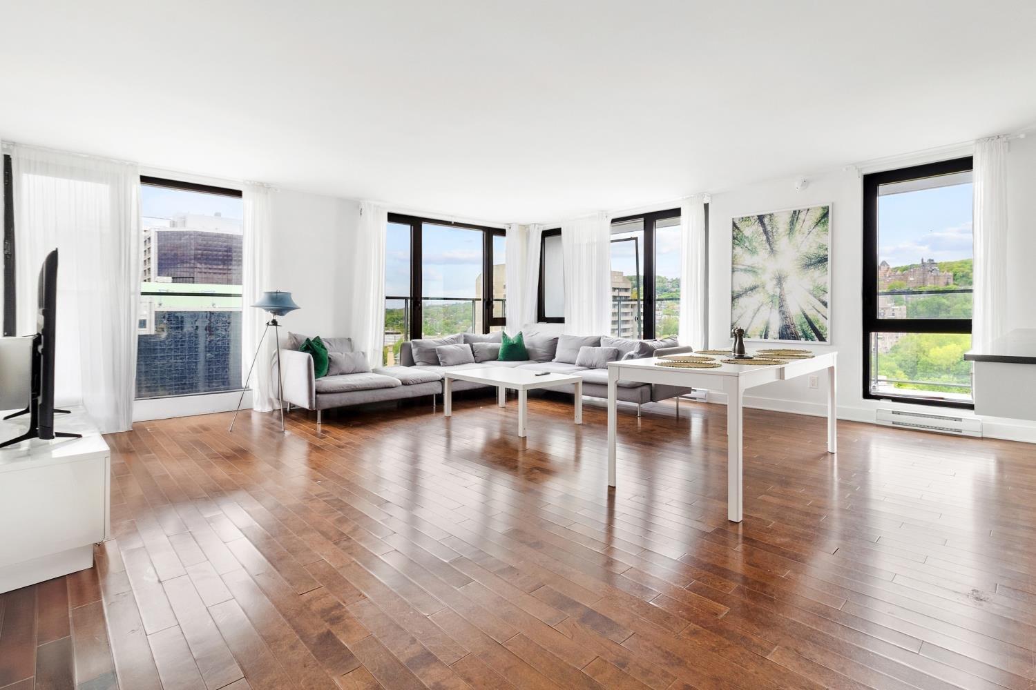 









1414


Rue Chomedey

, 2055,
Montréal (Ville-Marie),




QC
H3H0A2

