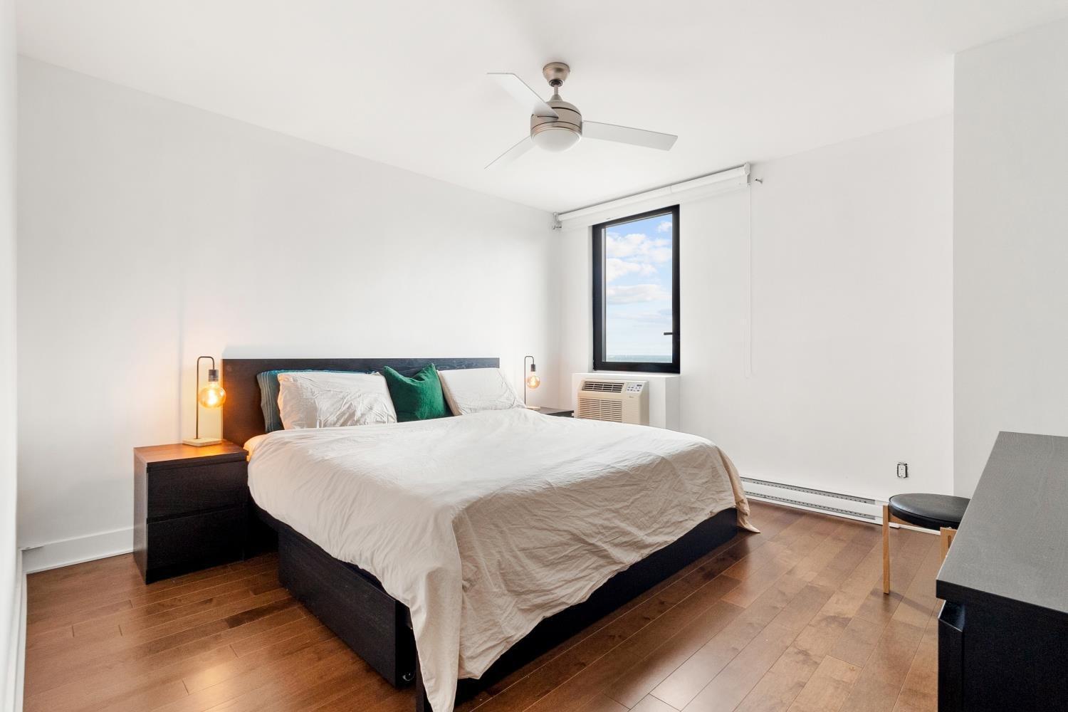 









1414


Rue Chomedey

, 2055,
Montréal (Ville-Marie),




QC
H3H0A2

