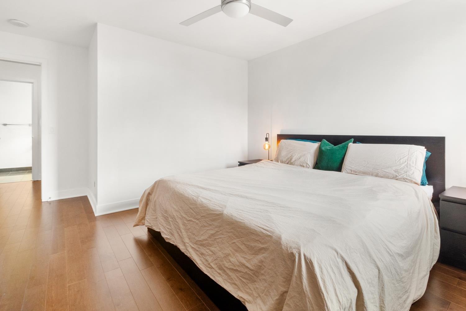 









1414


Rue Chomedey

, 2055,
Montréal (Ville-Marie),




QC
H3H0A2


