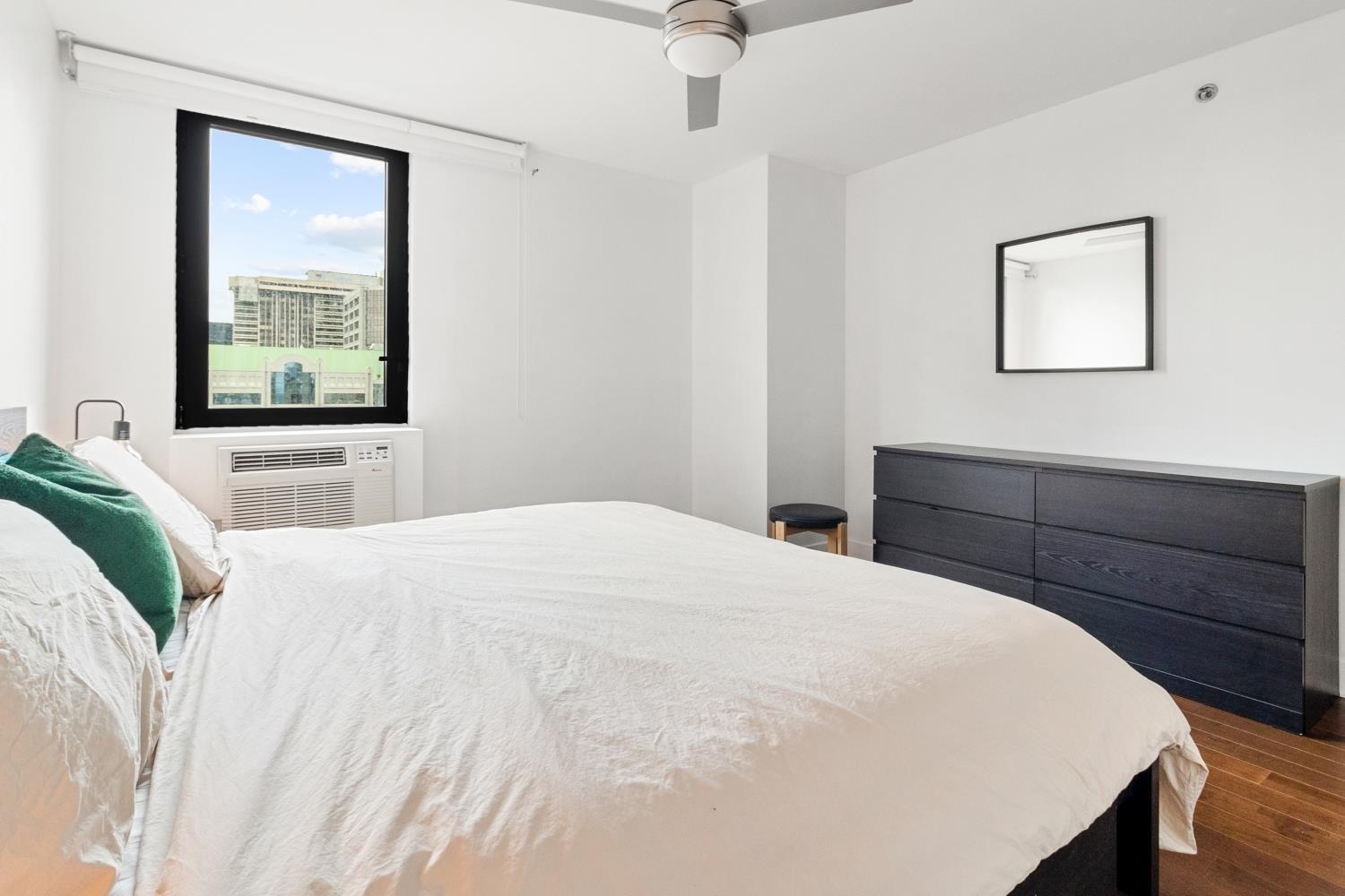 









1414


Rue Chomedey

, 2055,
Montréal (Ville-Marie),




QC
H3H0A2

