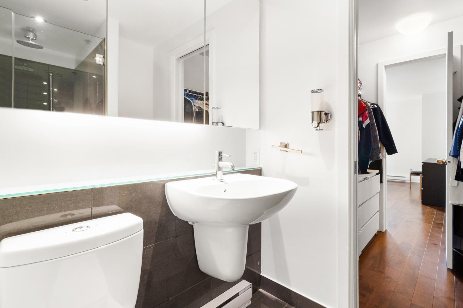 









1414


Rue Chomedey

, 2055,
Montréal (Ville-Marie),




QC
H3H0A2

