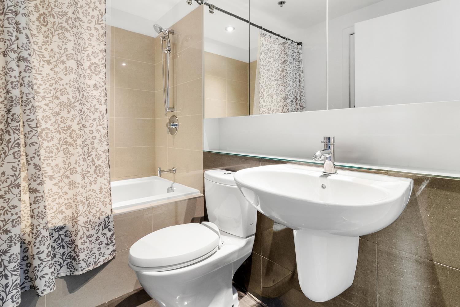 









1414


Rue Chomedey

, 2055,
Montréal (Ville-Marie),




QC
H3H0A2

