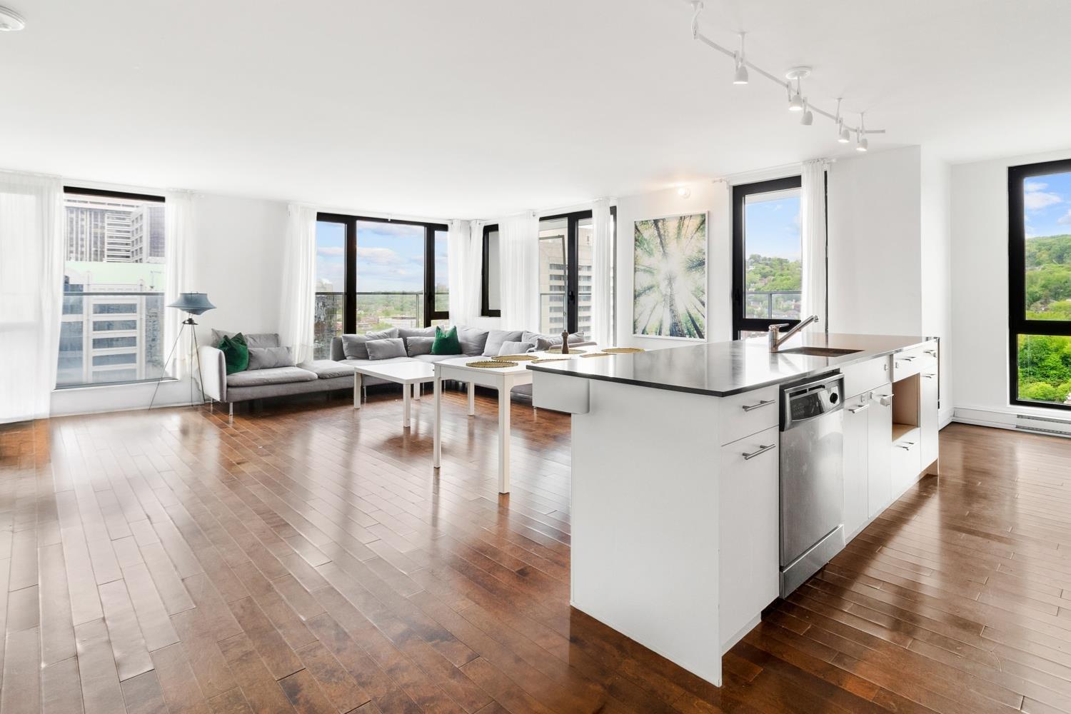 









1414


Rue Chomedey

, 2055,
Montréal (Ville-Marie),




QC
H3H0A2

