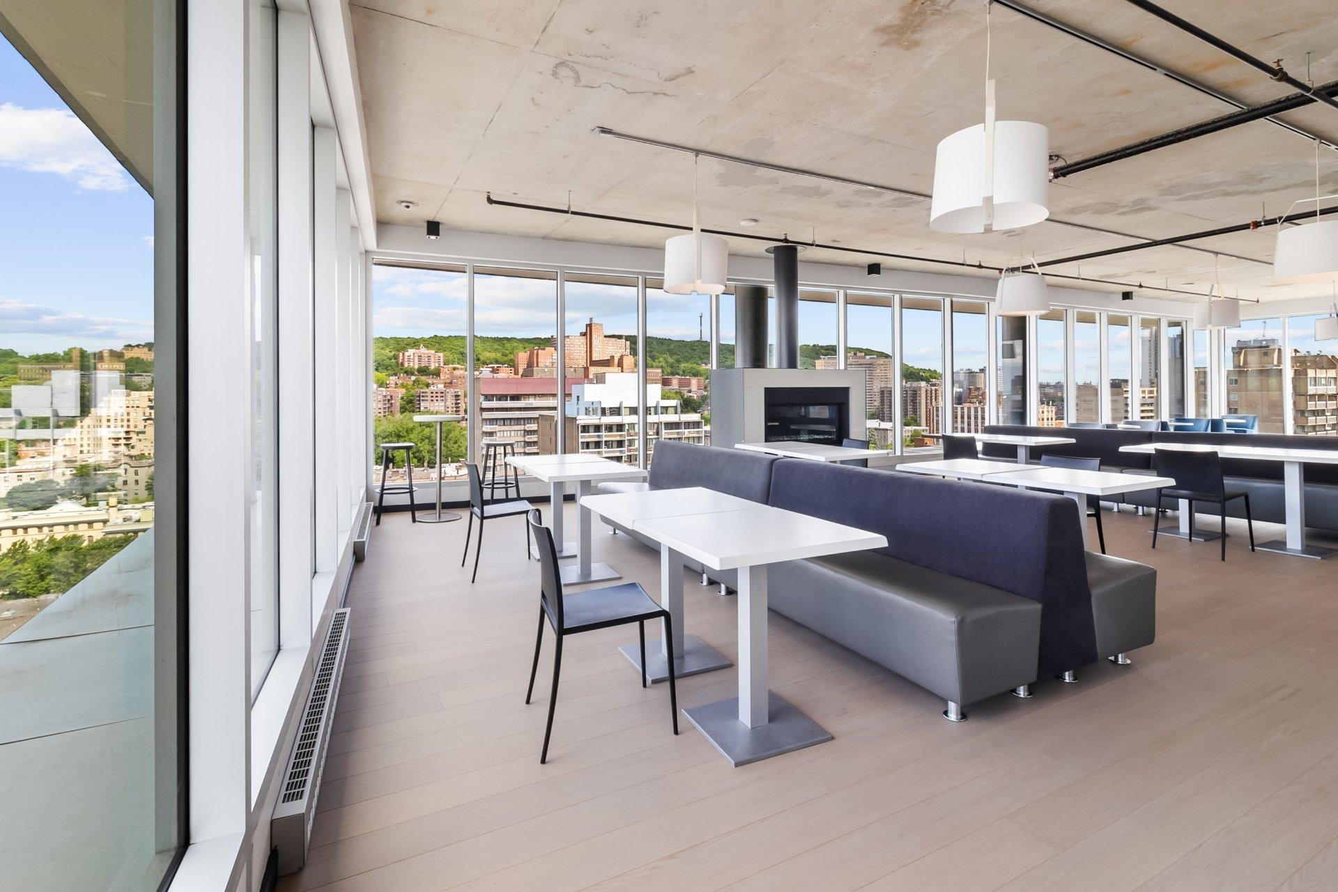 









1414


Rue Chomedey

, 2055,
Montréal (Ville-Marie),




QC
H3H0A2

