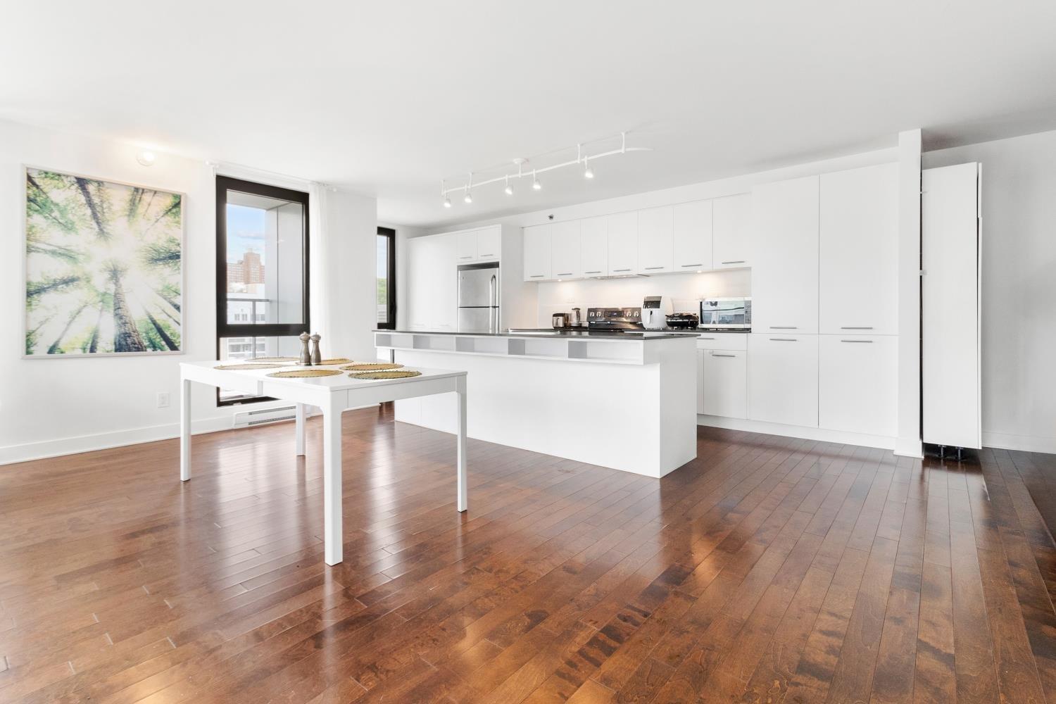 









1414


Rue Chomedey

, 2055,
Montréal (Ville-Marie),




QC
H3H0A2

