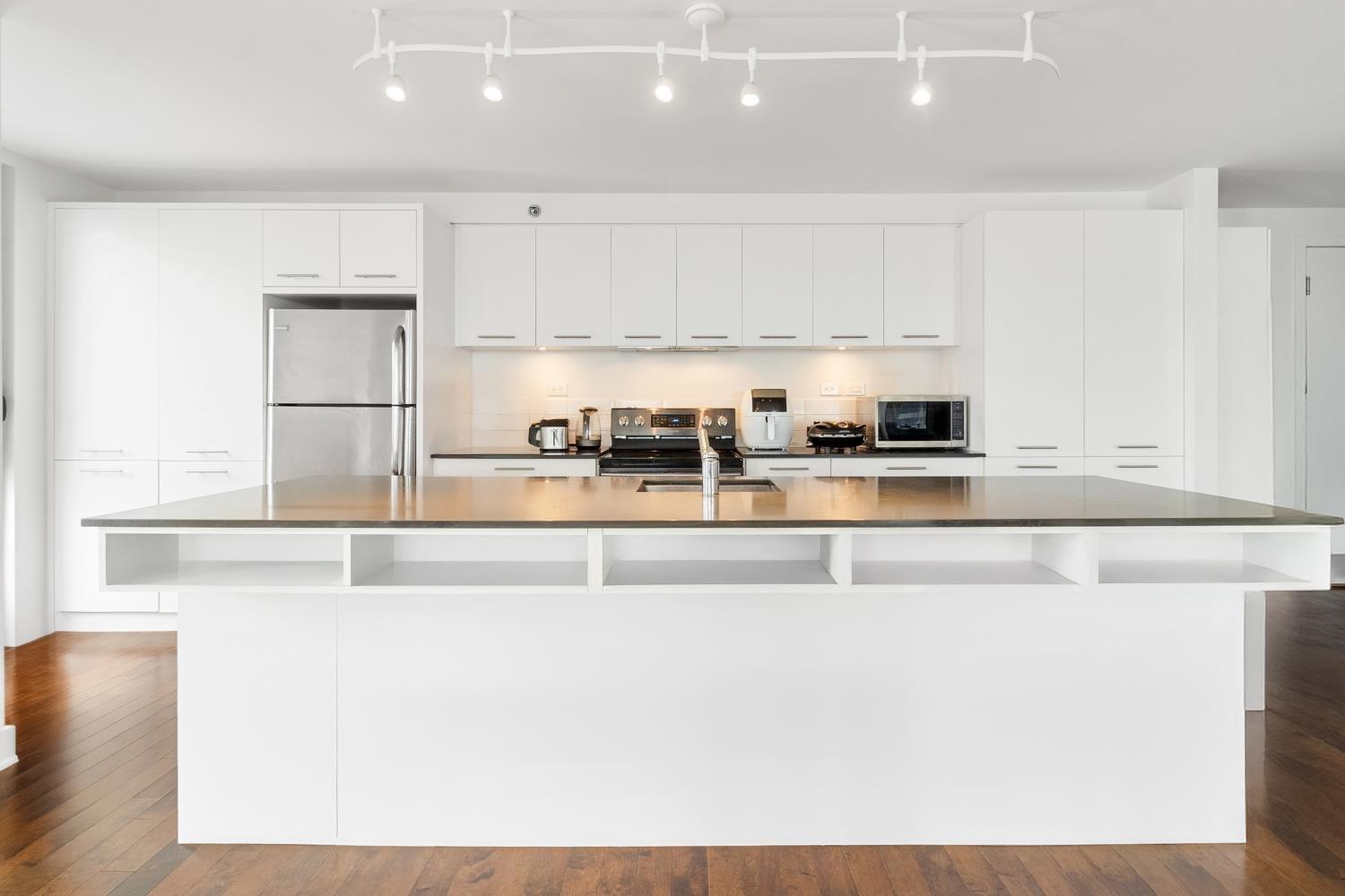 









1414


Rue Chomedey

, 2055,
Montréal (Ville-Marie),




QC
H3H0A2

