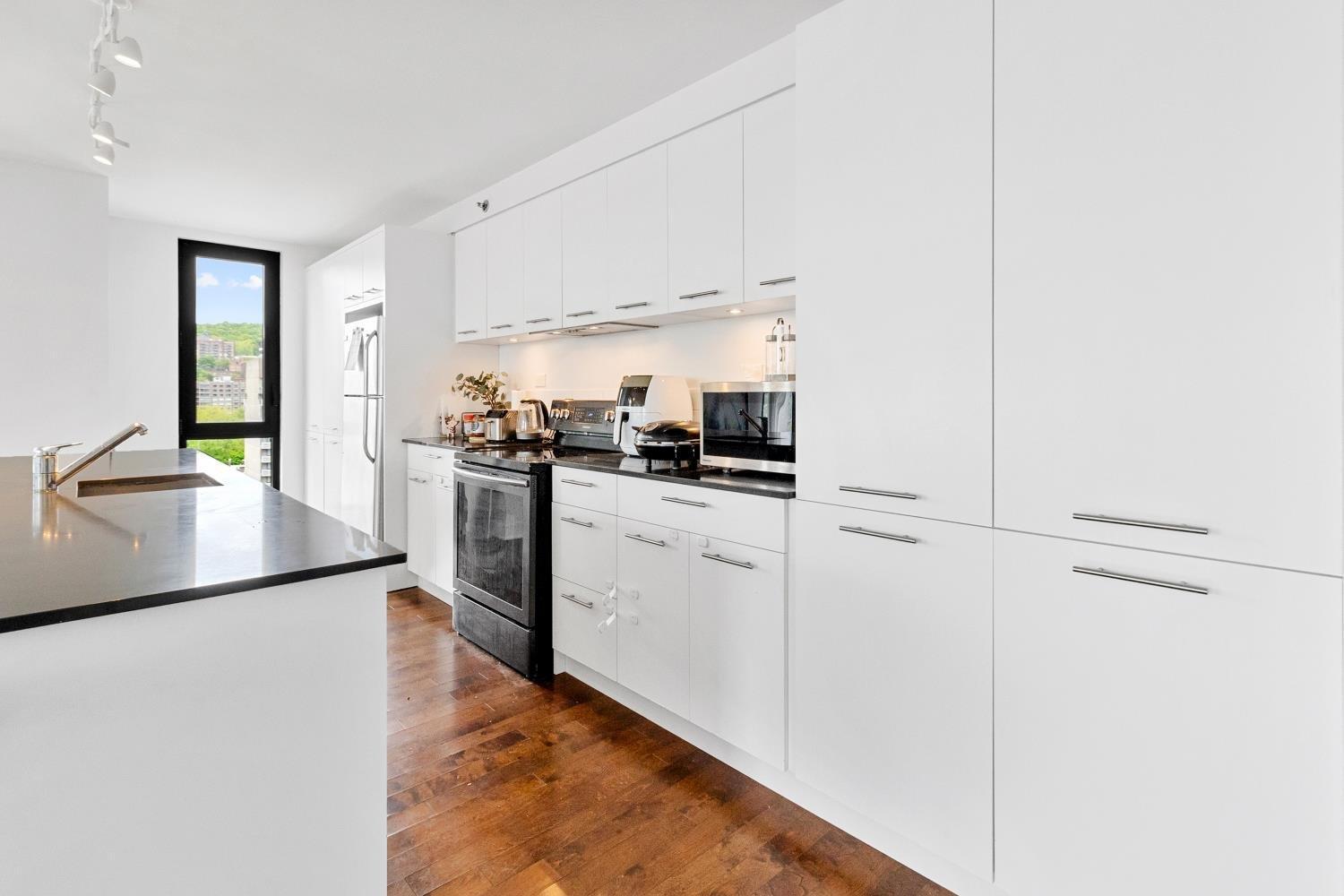 









1414


Rue Chomedey

, 2055,
Montréal (Ville-Marie),




QC
H3H0A2

